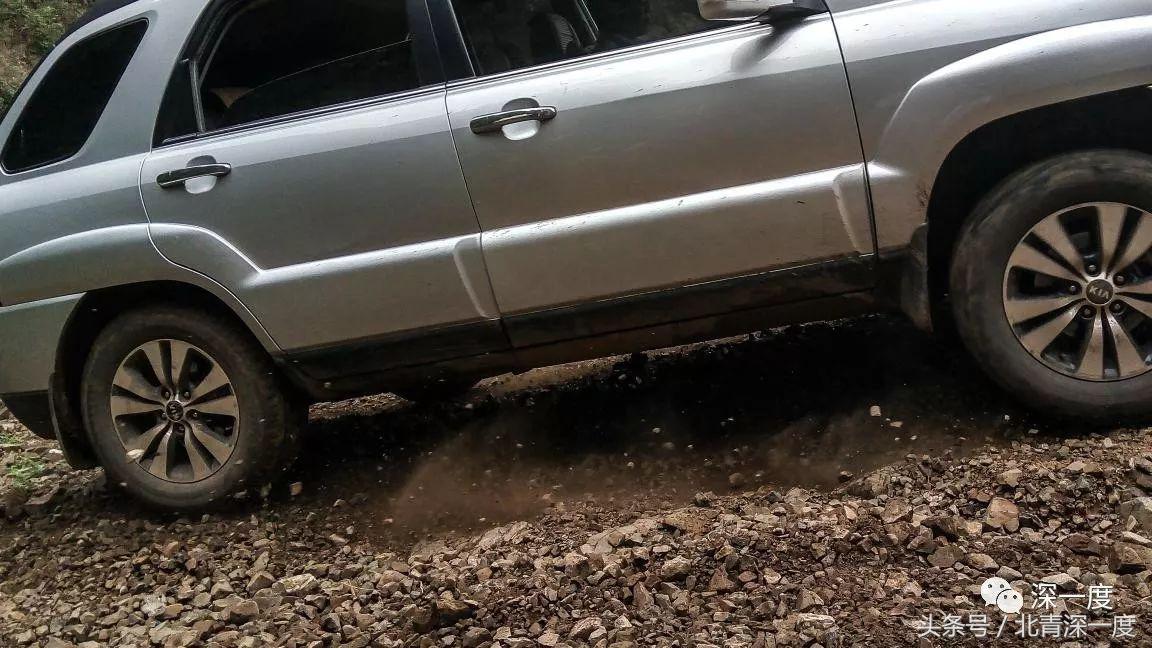 “鹿晗”在泥坑，妈妈在远方，你习以为常的幸福对他们却遥不可及