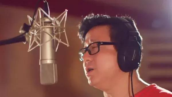 丁磊猪养的怎么样了,丁磊和猪合影