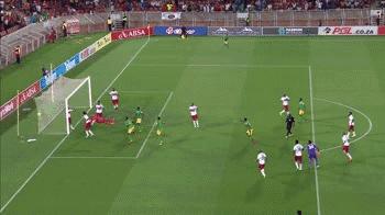 罕见门将读秒倒钩进球,门将读秒倒勾