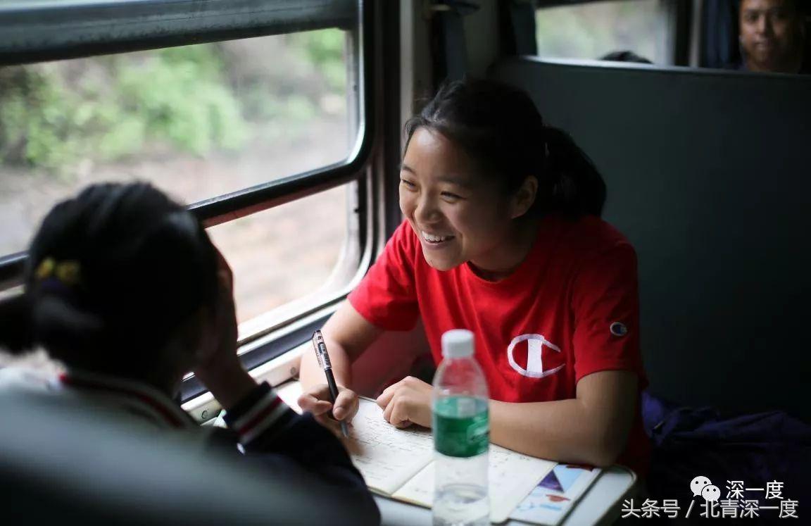 “鹿晗”在泥坑，妈妈在远方，你习以为常的幸福对他们却遥不可及