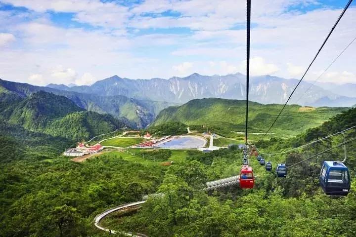美雪哭了视频完整版,冬天的西岭雪山风景