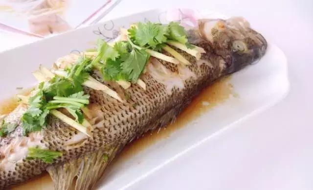 炖鱼汤尝起来醋多该怎么办,炖鱼汤咸了怎么补救