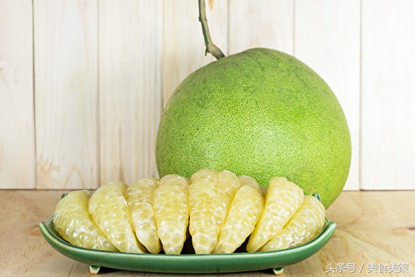 老婆婆胳膊受伤,身上一碰就容易淤青吃什么水果