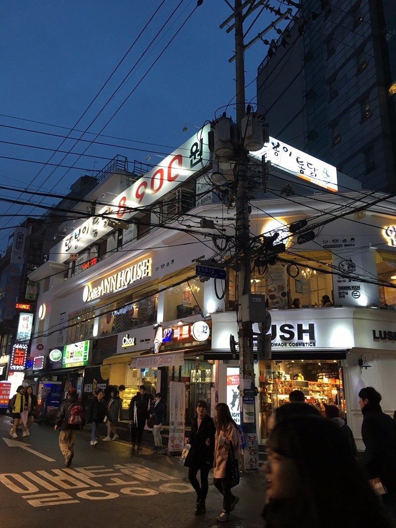 这里可能是唯一能够满足你吃到巨无霸海鲜和偶遇Runningman的地方了！