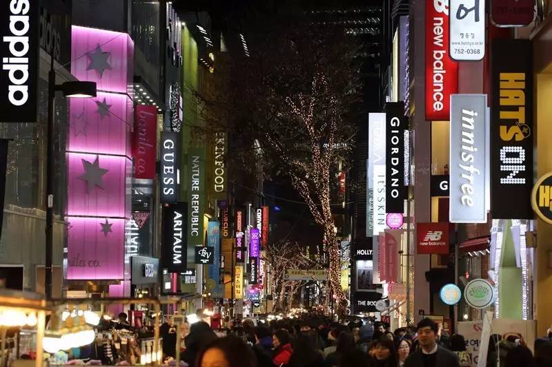 这里可能是唯一能够满足你吃到巨无霸海鲜和偶遇Runningman的地方了！