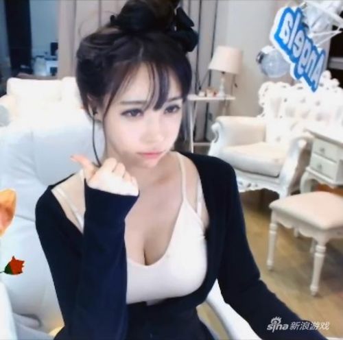 王思聪搂女友机场秀恩爱旗下熊猫TV再签4A腰女神赵世熙美女如云