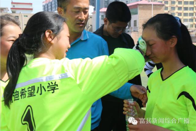 阳光校园快乐足球,阳光足球快乐体育视频