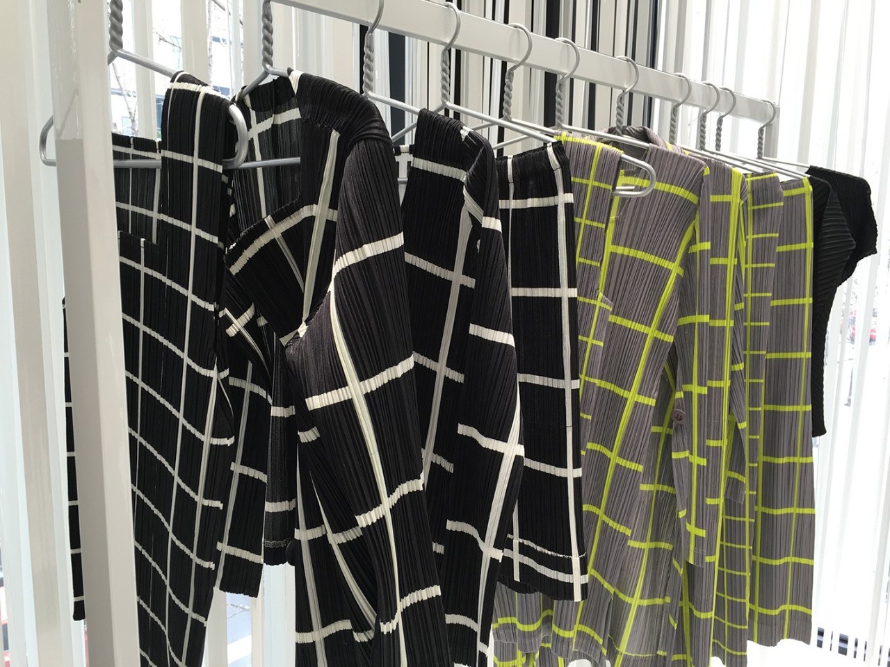 逛三宅一生,三宅一生西装搭配牛仔裤