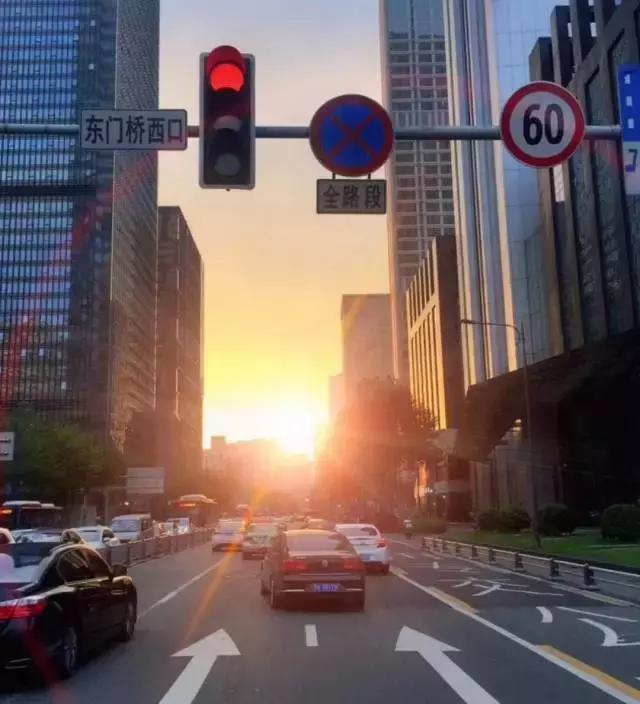 OMG,不一样的东大街?!为何群龙在天的时代出现于此?!