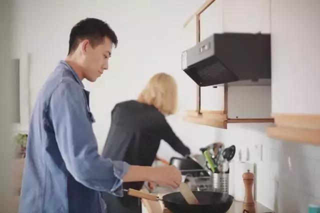 作家安东尼：80㎡破旧老公房，华丽逆转成精致温暖的家