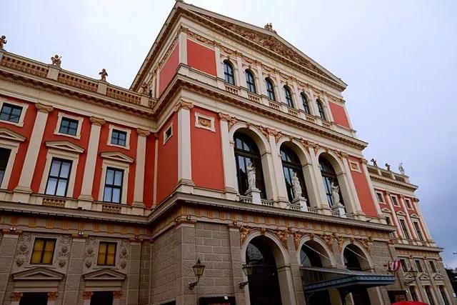 听蓝色多瑙河想到的情景,听了那么多年的青花瓷