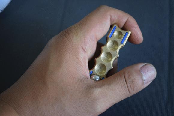 链条指尖陀螺减压玩具,跟指尖陀螺一样的玩具