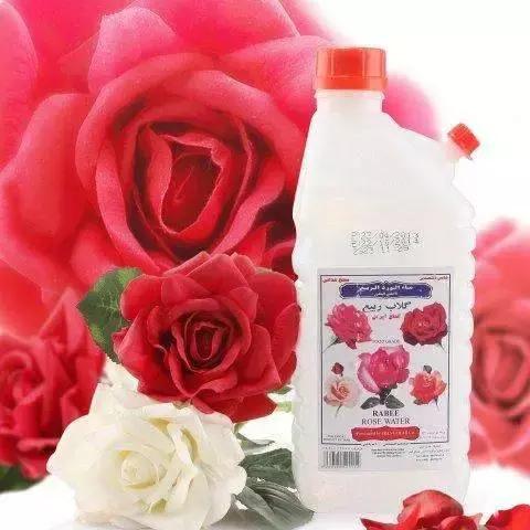 散发女性魅力的护理产品,玫瑰香味护肤品