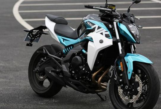 nk400和黄龙300哪个适合摩旅,黄龙300和春风400nk哪个骑着舒服