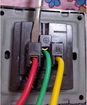 家装插座要接地线吗,家庭插座正确接地线使用方法