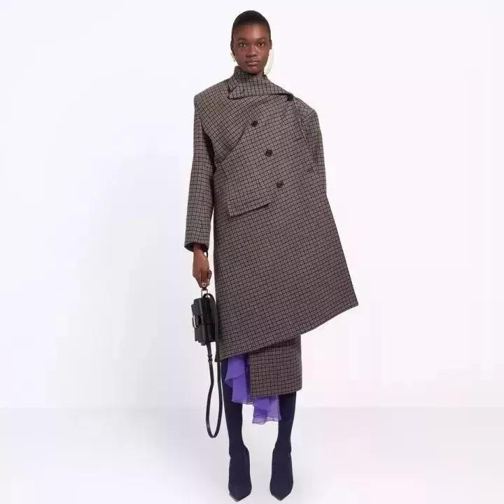 新娱儿美了一季的巴黎世家开始作妖了，丑不丑大家来评评理