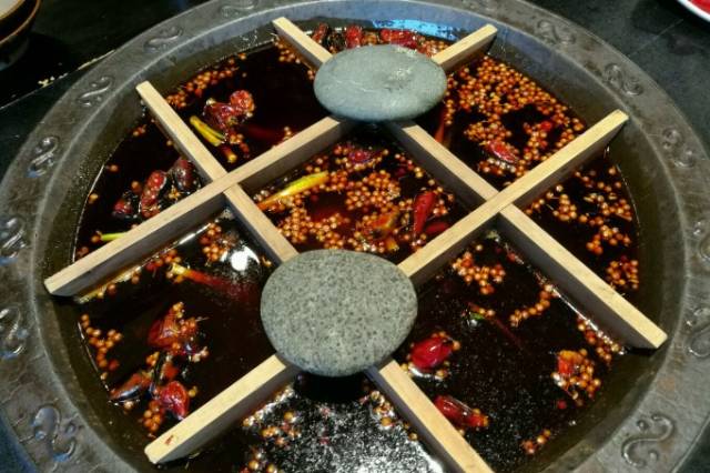 比万圣节更怪米日眼的装扮是重庆这15家店店