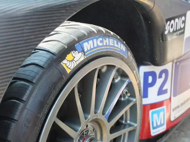 耐力赛绝非无休止地“画圈”,而是用轮胎来拓宽的哲学