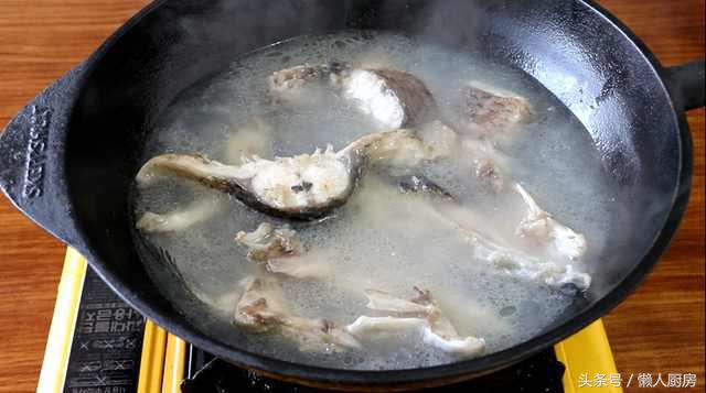 草鱼的家常做法炖鱼放啤酒吗,草鱼和五花肉炖怎么炖好吃