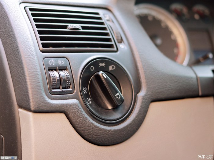 两万块钱能买到几年的高尔夫,两万多块钱买个二手车