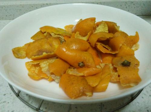 手脚皮肤干燥开裂是缺什么维生素,一到冬天手脚开裂有什么办法治好