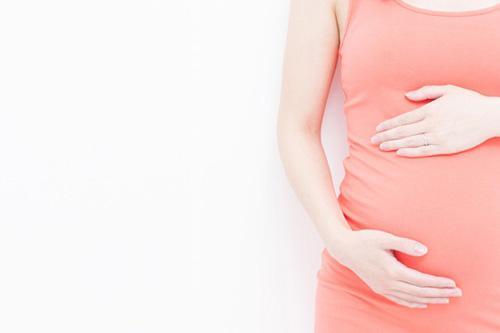 孕早期出血卧床姿势,孕早期走路多了出血