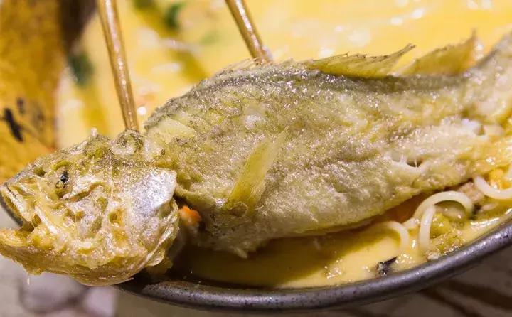 上海必吃榜第一名黄鱼面,上海50一碗的黄鱼面