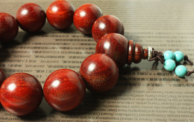 正确盘玩小叶紫檀手串方法,小叶紫檀手串盘玩掉色怎么回事