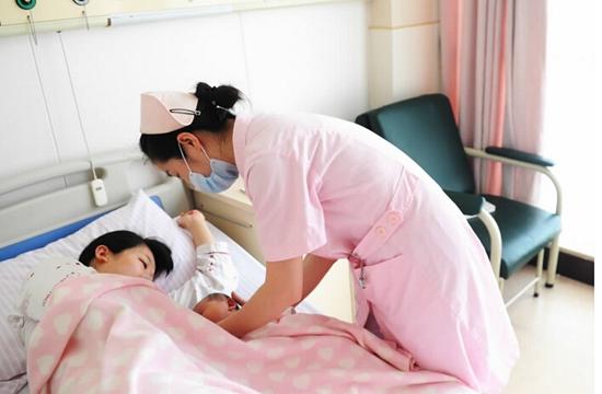 产妇一波三折终平安分娩,产妇独自在家分娩经历