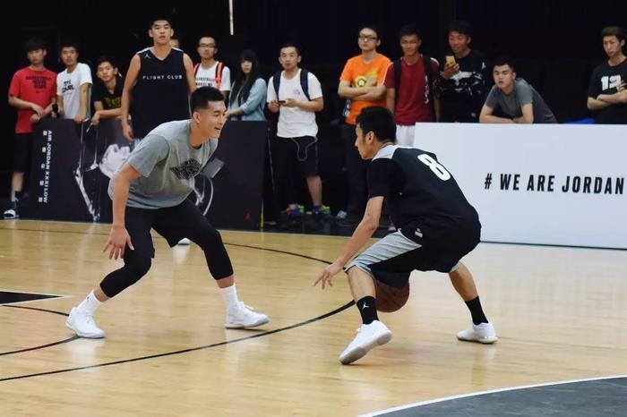 cba郭艾伦转会了吗,cba郭艾伦詹姆斯