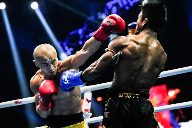 武僧一龙比赛5秒出10拳,一龙罕见高扫腿ko对手功力深厚