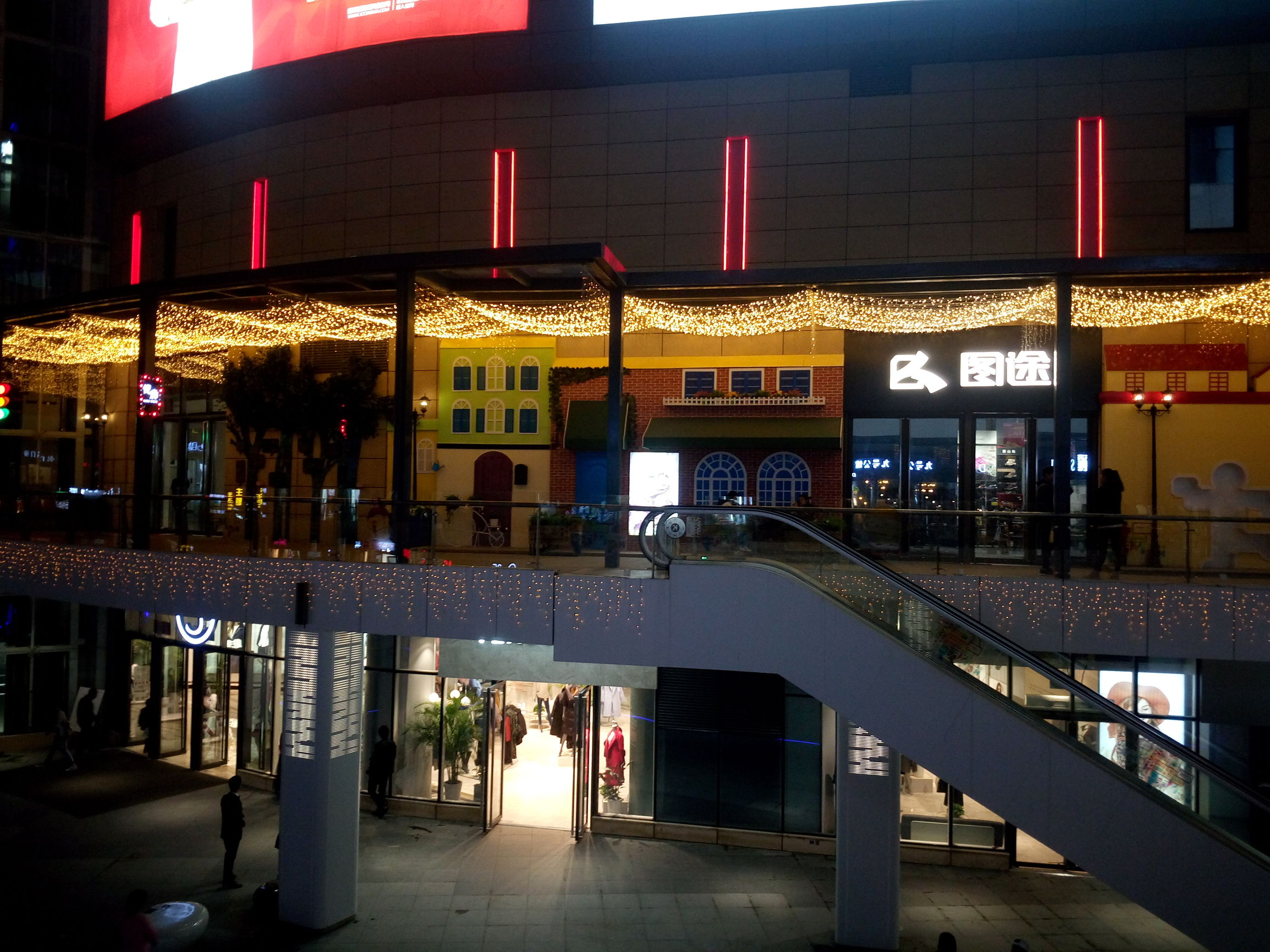 南阳商业新地标,建业凯旋广场,悦享时尚缤纷生活