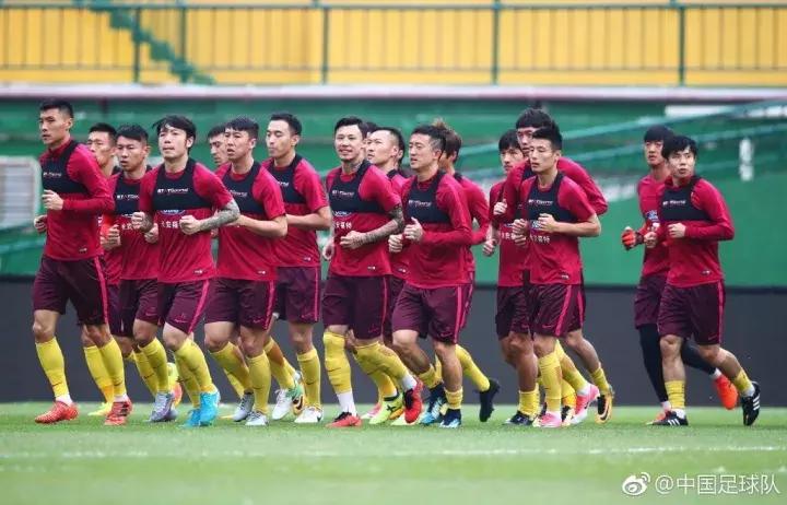 在家看国足vs新加坡,国足在家门口的比赛