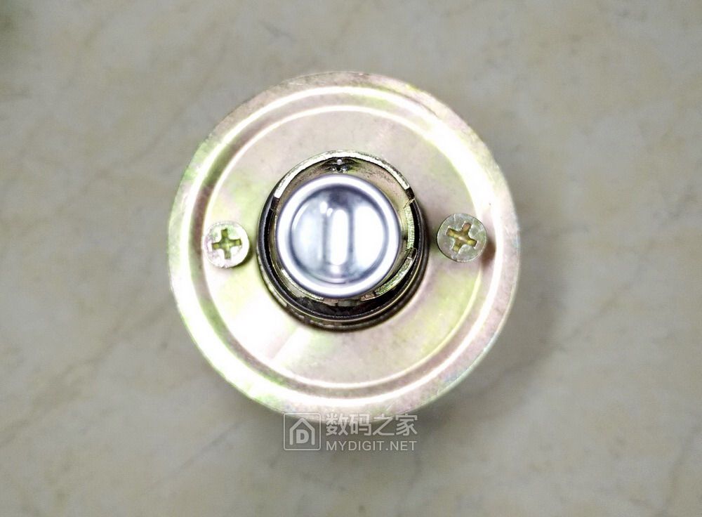 球形锁坏了怎么从木门上拆下来,室内门球形锁怎么拆