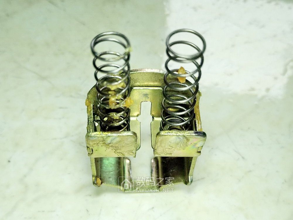 球形锁坏了怎么从木门上拆下来,室内门球形锁怎么拆