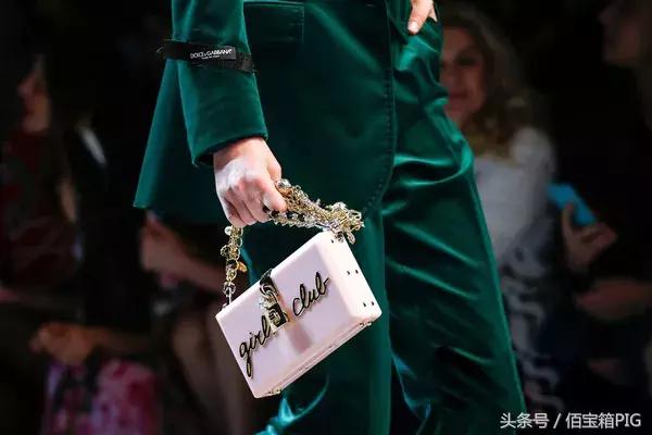 今年最火的包包正品,当下最火的爆款包包