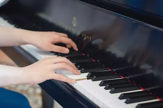 初学钢琴用电钢琴好吗,初学钢琴有必要学古筝吗