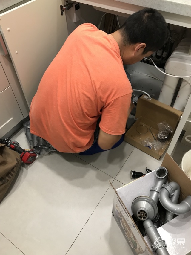 厨房垃圾桶老是黏黏糊糊,厨房垃圾桶小妙招