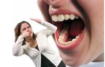 牙黄口臭应该怎么办呢,口臭牙黄刷牙方法