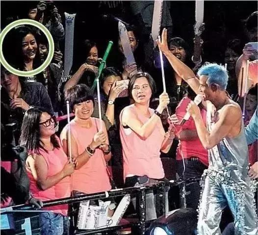 秋瓷炫告诉老公自己怀孕了的视频两人都笑哭了！女星孕相原来都……