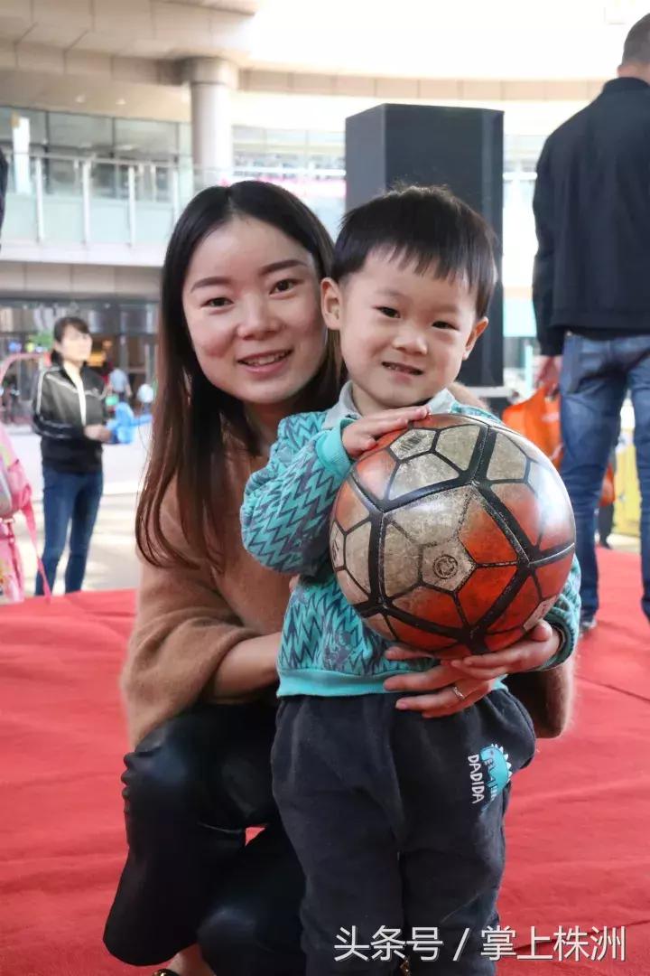 足球要从娃娃抓起图片,足球要从娃娃抓起标语