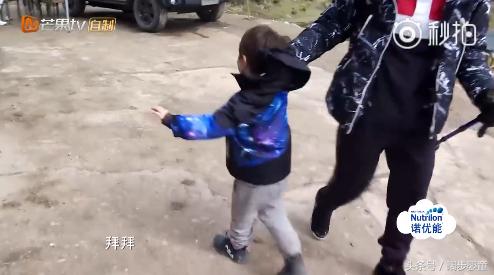 爸爸5jasper小泡芙,刘畊宏女儿泡芙和嗯哼陈小春