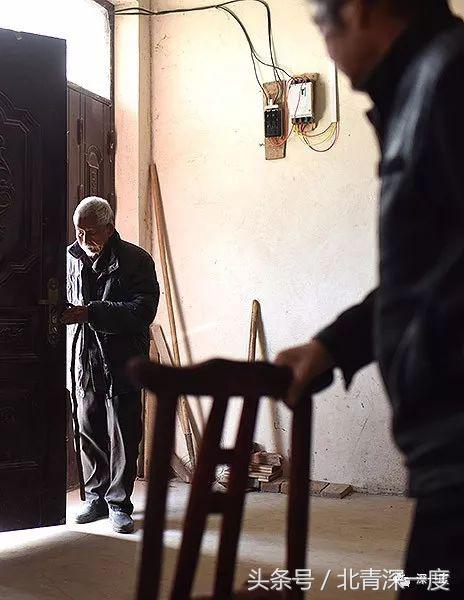 尘肺病人周志军：儿子用过的二手吸氧机如今传给了他｜图片故事