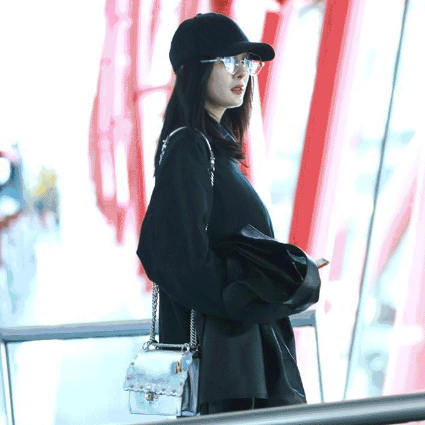 你只知道小怪兽包包火，仙女们已经在追Fendi手表了