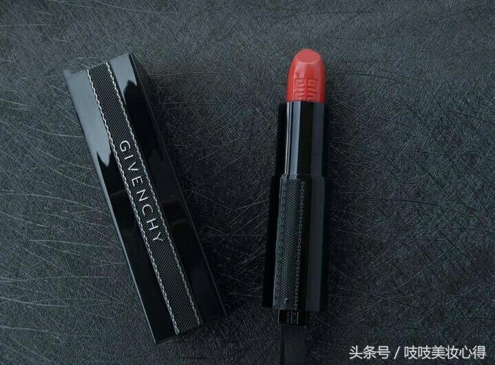 淡颜系秋冬口红推荐色,温柔又显低调的枫叶口红推荐