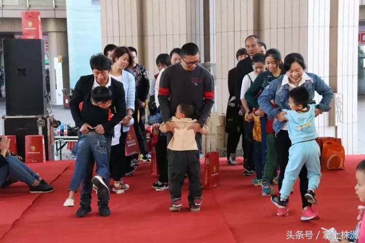 足球要从娃娃抓起不能随便放弃,足球要从娃娃抓起老报纸