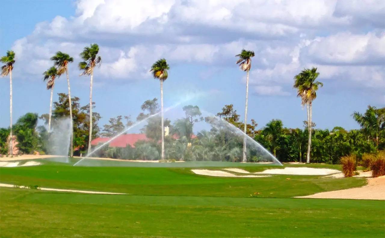 高尔夫球场浇的是什么水,高尔夫球场用什么水灌溉