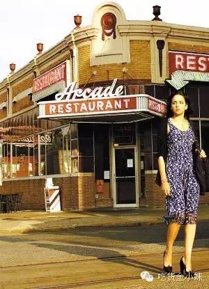 纸牌屋里的烤肋排来南京了！但要坐在公路上吃你敢不敢？！