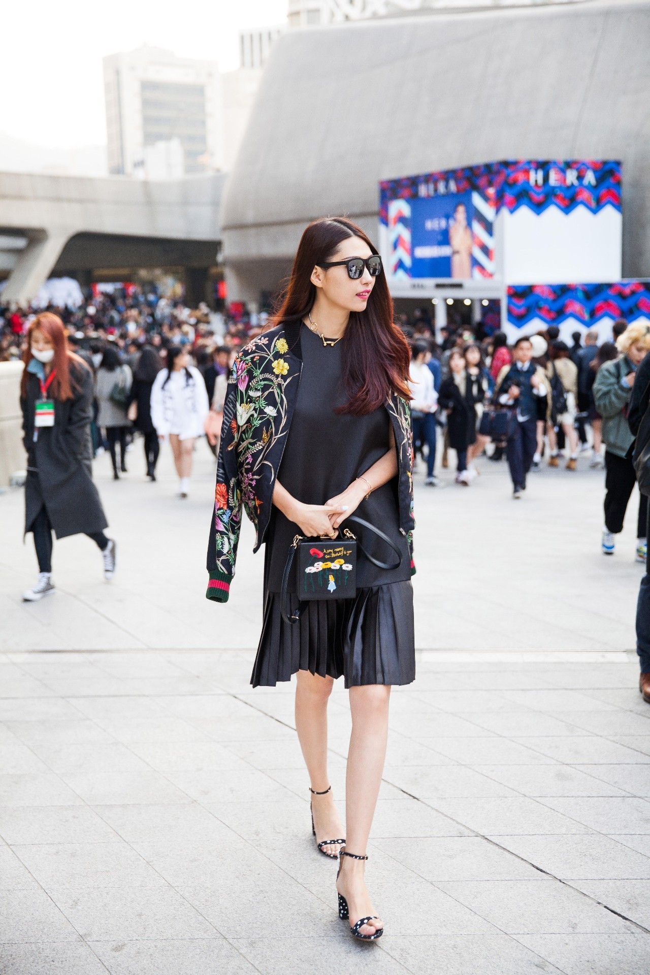 韩国街拍高清时装秀,韩国时装周街拍情侣