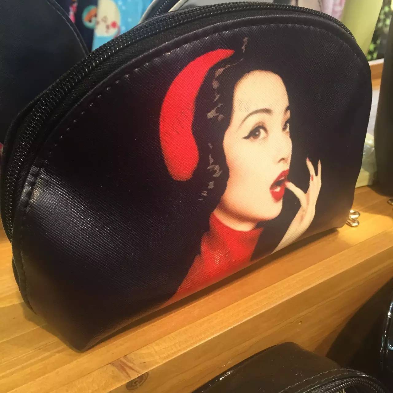 韩国街拍高清时装秀,韩国时装周街拍情侣